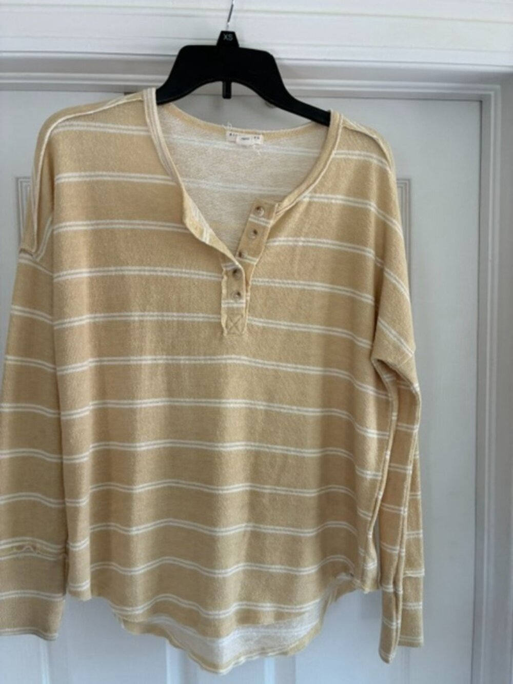 BILLABONG Long Sleeve Top Striped Yellow & White Henley Women’s Size small